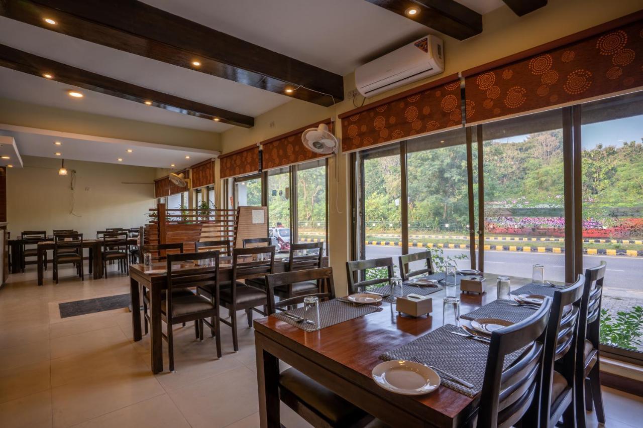 Hotel Peaceland Lumbini ภายนอก รูปภาพ