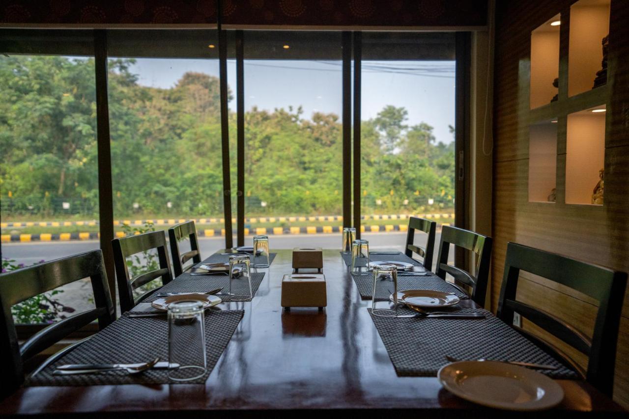 Hotel Peaceland Lumbini ภายนอก รูปภาพ
