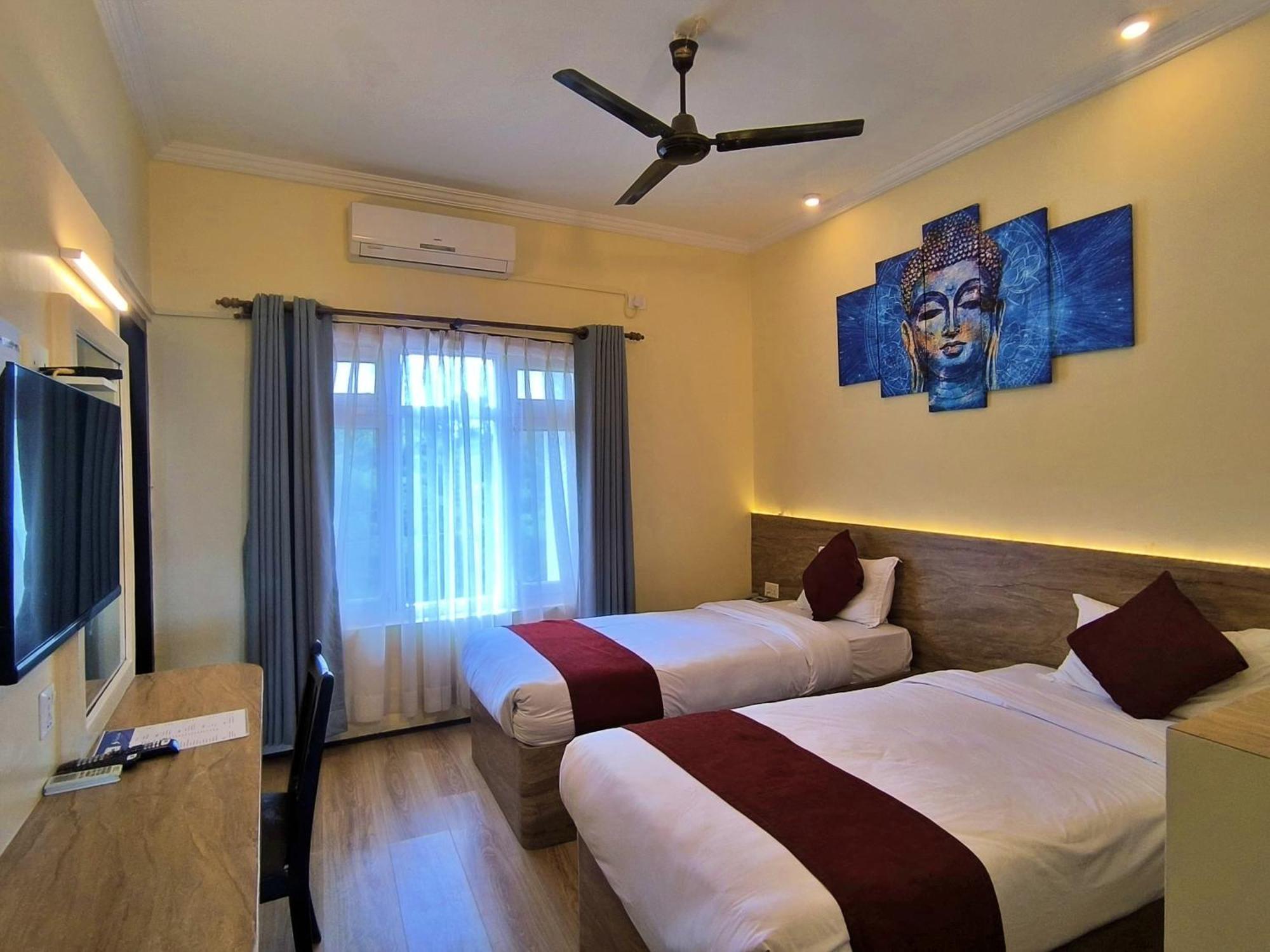 Hotel Peaceland Lumbini ภายนอก รูปภาพ