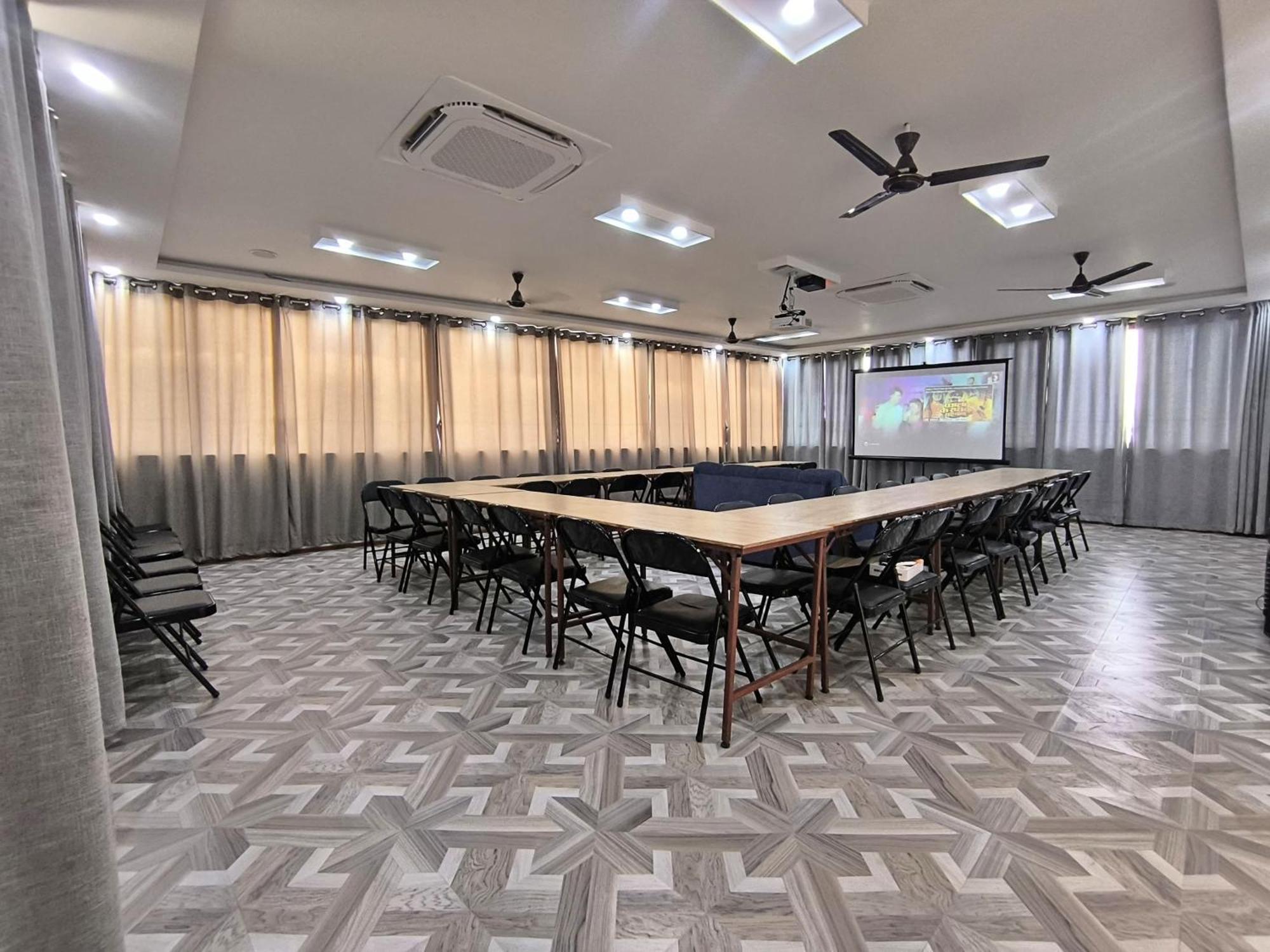Hotel Peaceland Lumbini ภายนอก รูปภาพ