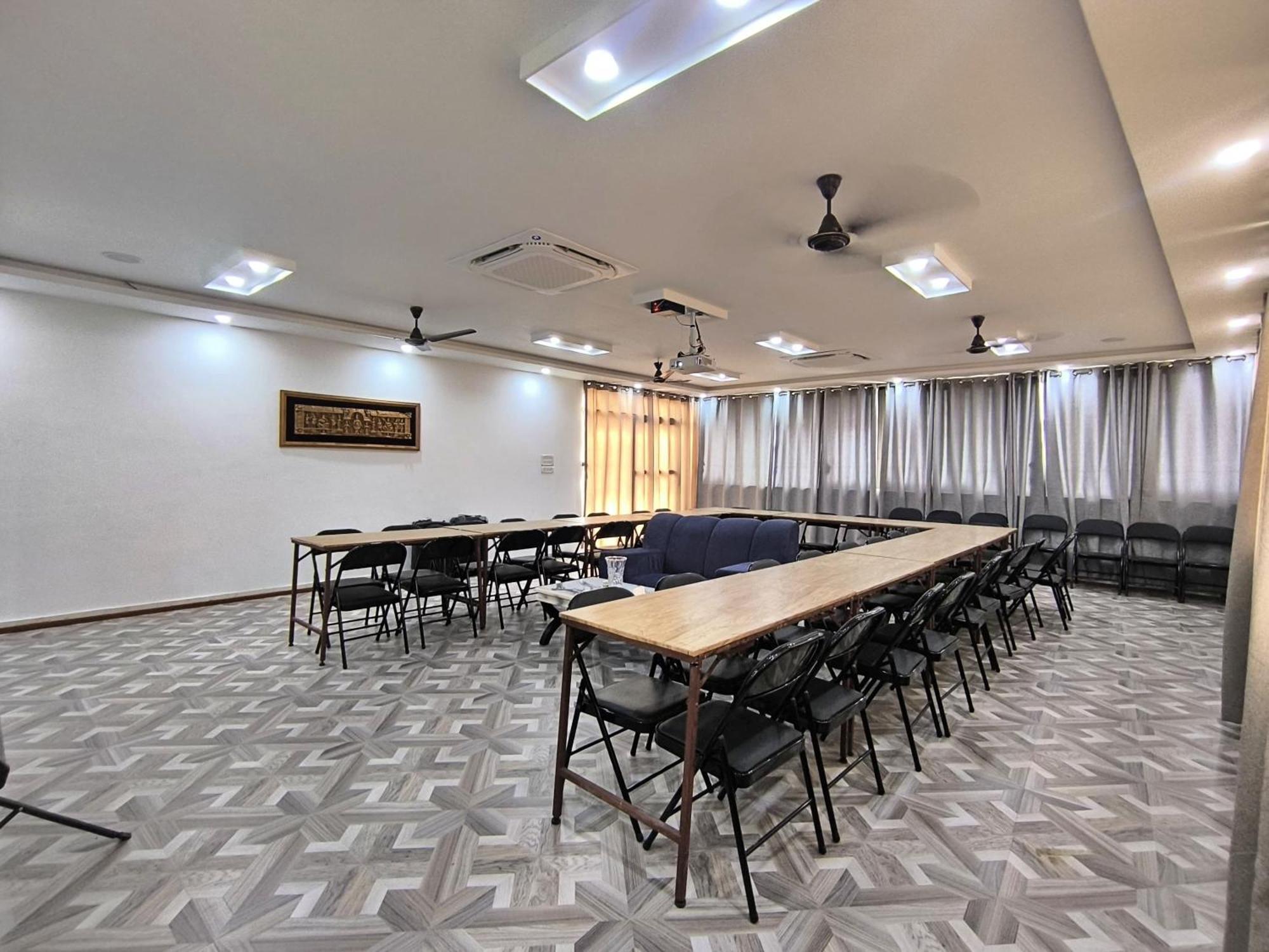 Hotel Peaceland Lumbini ภายนอก รูปภาพ