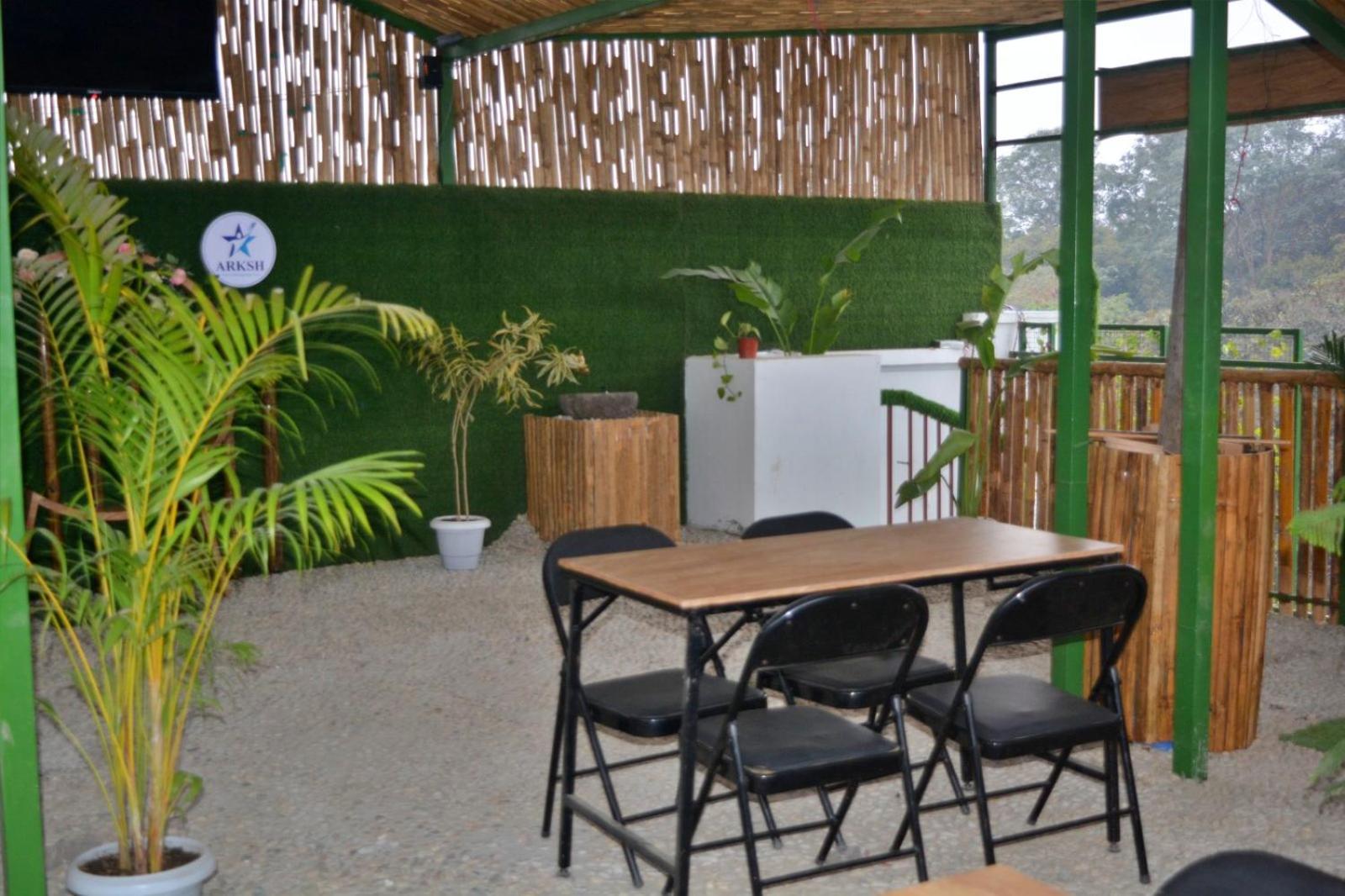Hotel Peaceland Lumbini ภายนอก รูปภาพ